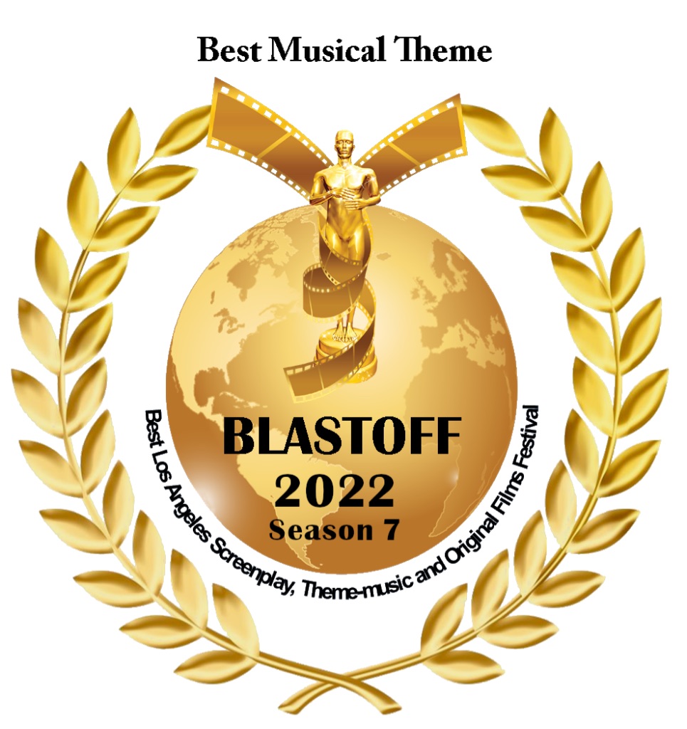 La imagen muestra un premio llamado Best Musical Theme para el festival Blastoff 2022 Season 7. En el centro hay una figura dorada que representa una estatuilla de un premio, sosteniendo rollos de película en sus brazos extendidos. La figura está de pie sobre un globo terráqueo dorado. Alrededor hay una corona de laurel dorada y la leyenda Best Los Angeles Screenplay, Theme-music and Original Films Festival. La imagen tiene un estilo gráfico y una paleta de colores dorados y marrones que evocan la idea de un prestigioso premio cinematográfico.